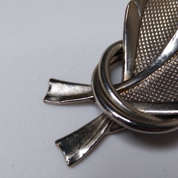 Vintage Metal Feather Brooch - Picture 4 of 16